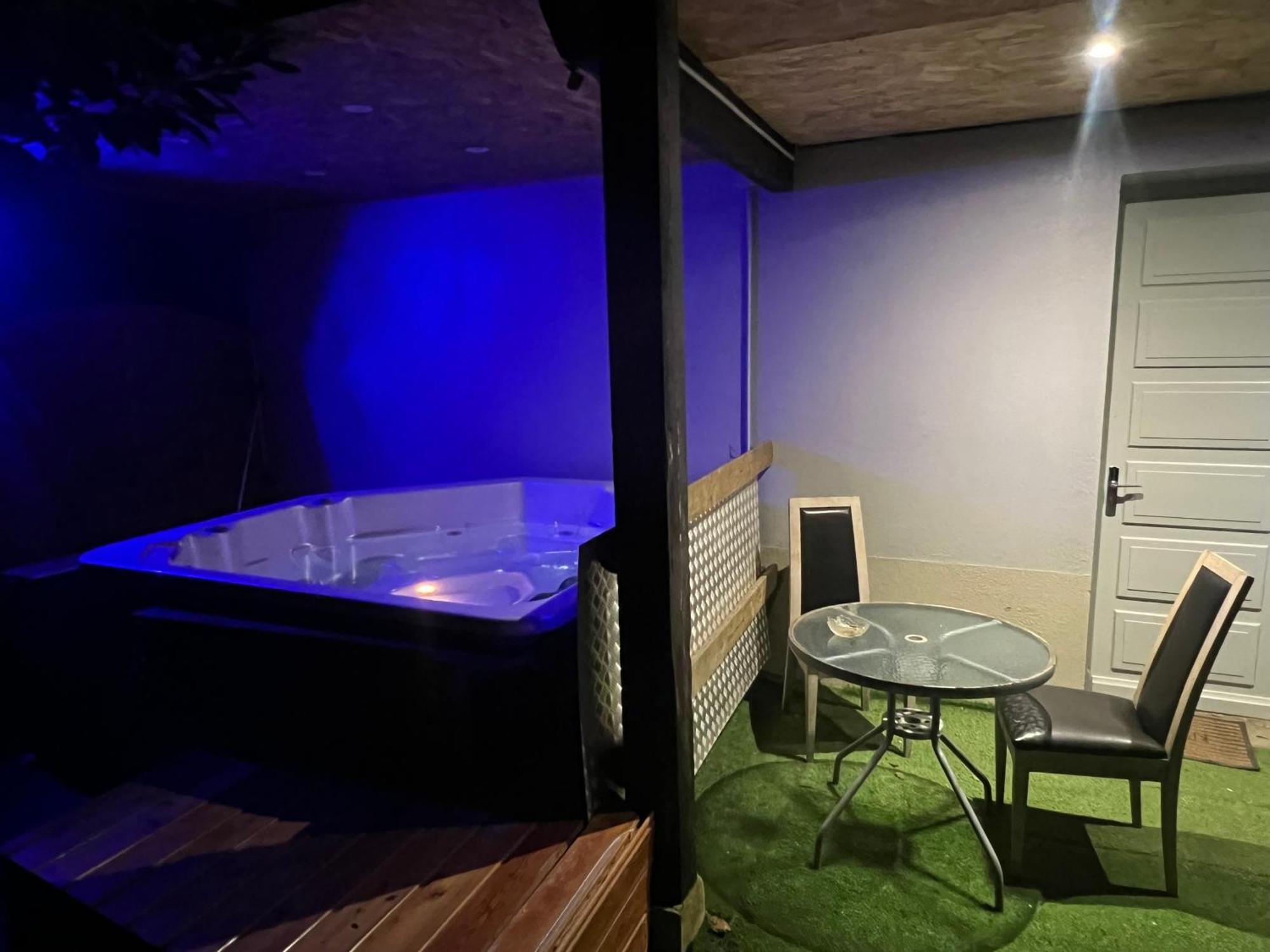 Le Gite Du Cavalier Au Coeur De La Foret/Jacuzzi Dole Esterno foto