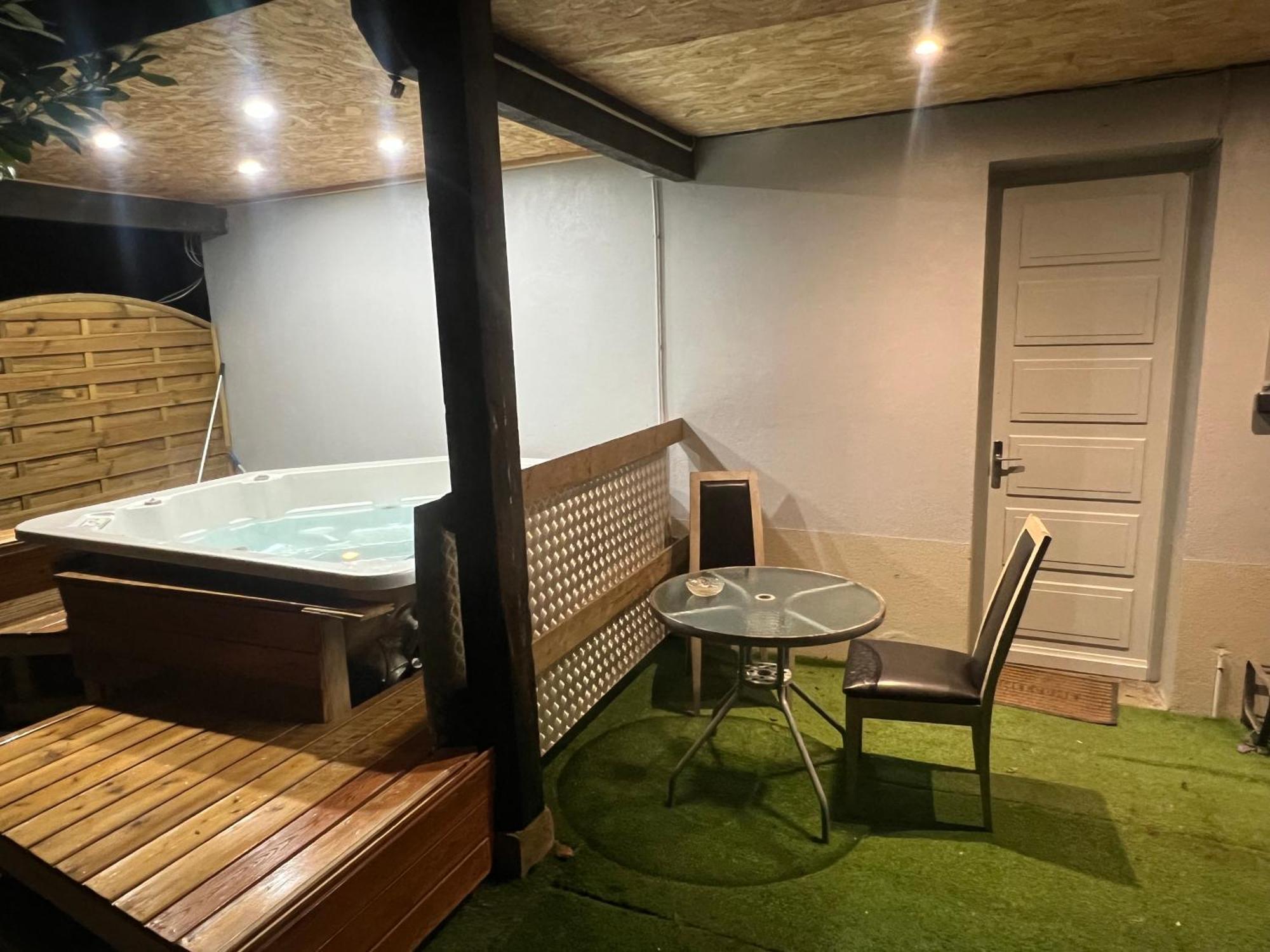 Le Gite Du Cavalier Au Coeur De La Foret/Jacuzzi Dole Esterno foto